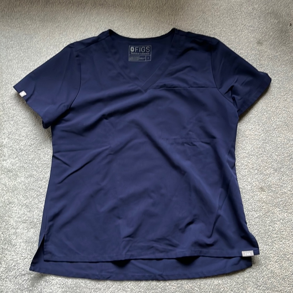 Figs slit pocket top, navy blue